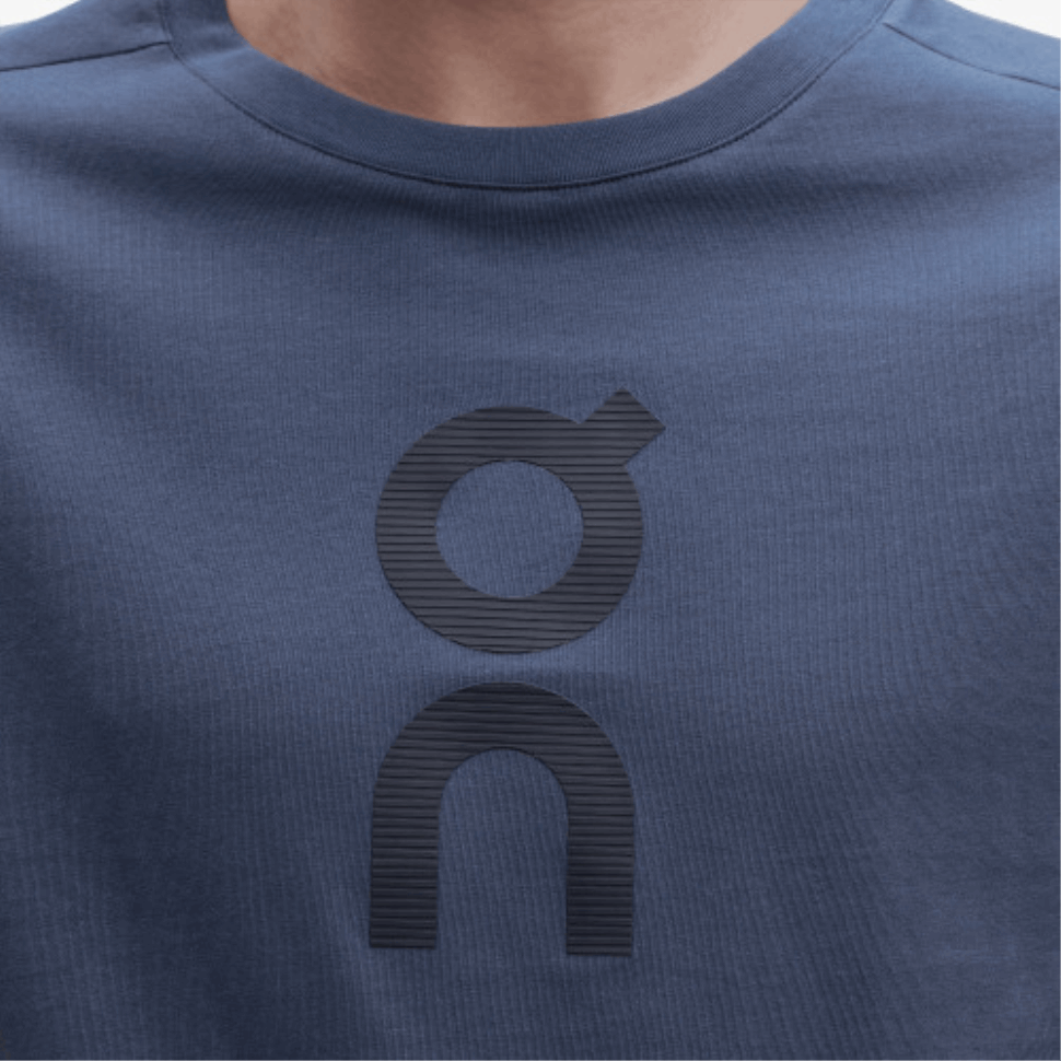 Graphic-T On Running Denim