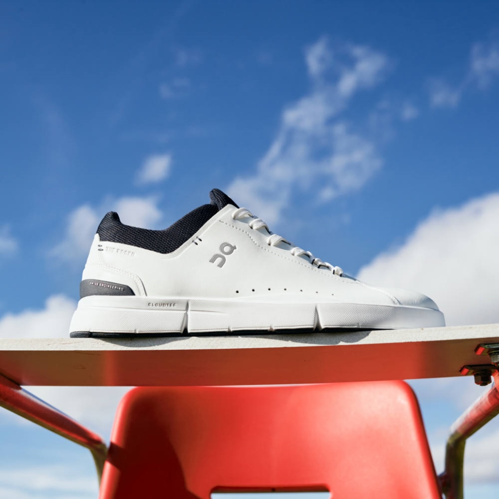 THE ROGER Advantage On Running White-Midnight