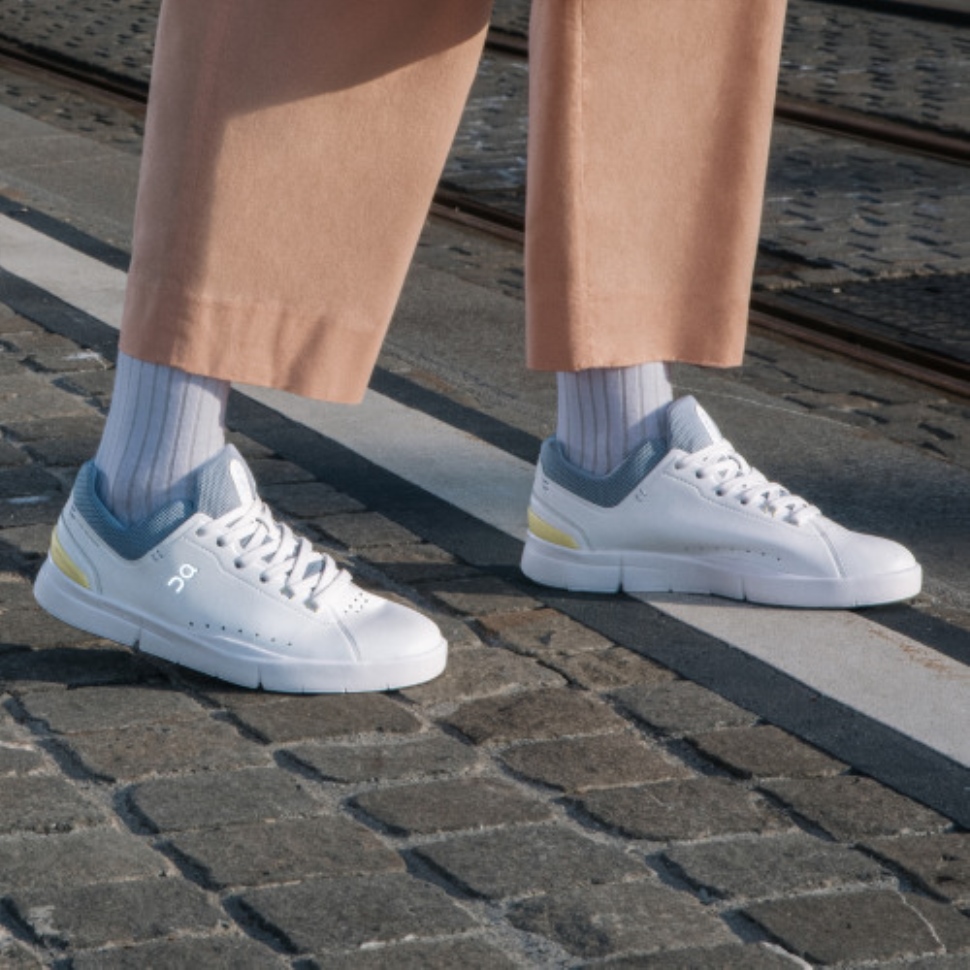 THE ROGER Advantage White-Nimbus On Running