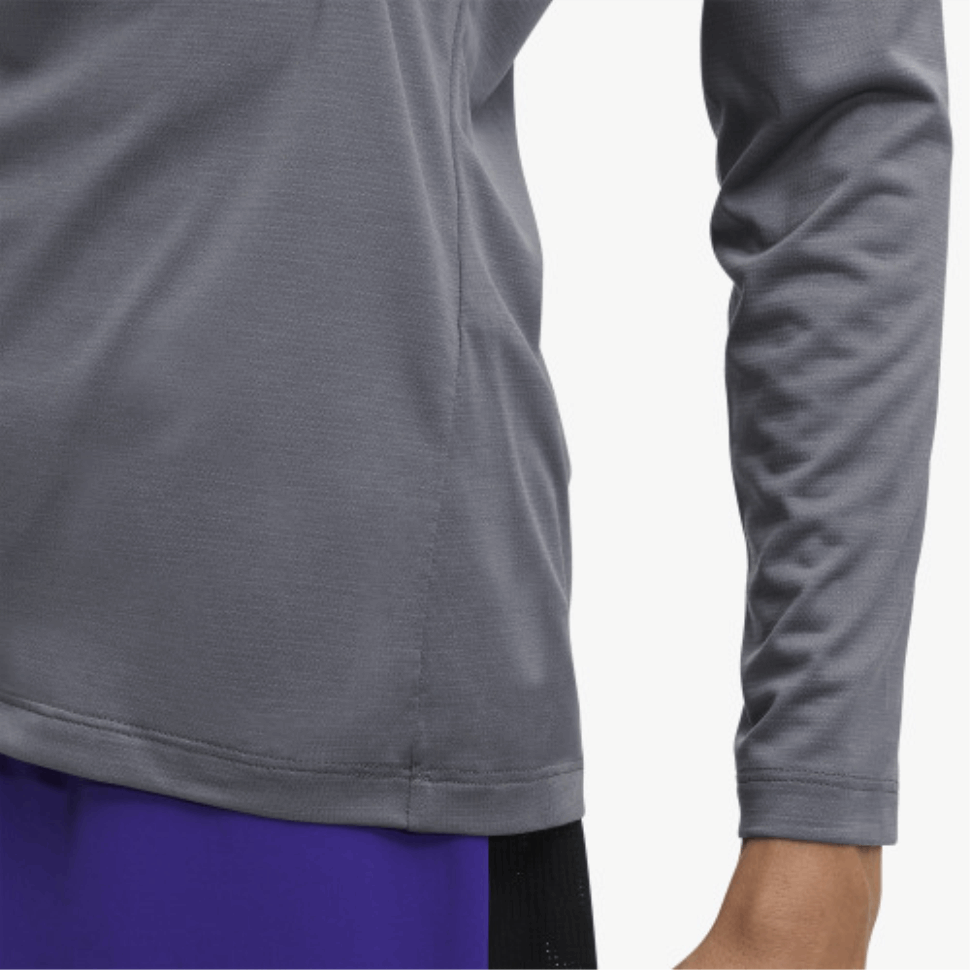 Performance Long-T On Running Rock