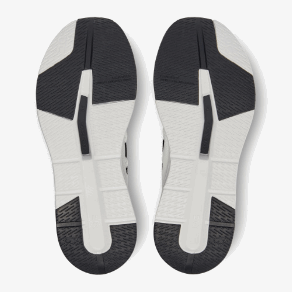 Cloudeasy Undyed-White-Black On Running